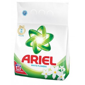 Mosópor ARIEL compact  2,8 kg