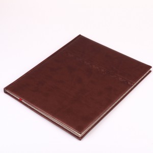 Heti agenda REALSYSTEM A4 2027  BUSINESS s&aacute;rga lapos bronz egyedi grafik&aacute;val